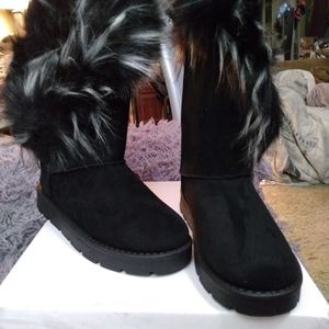 Bamboo Frozen Black Furry Winter Boot 7.5